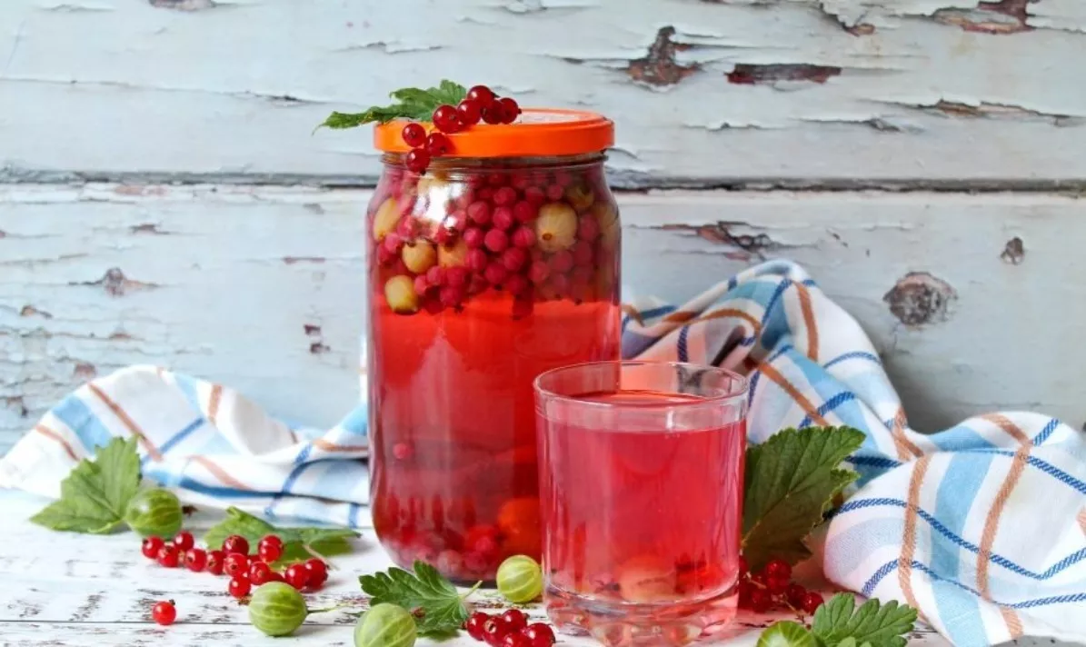 Gooseberry and red currant compote for the winter