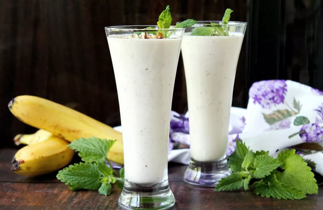 Banana smoothie with cookies and nuts