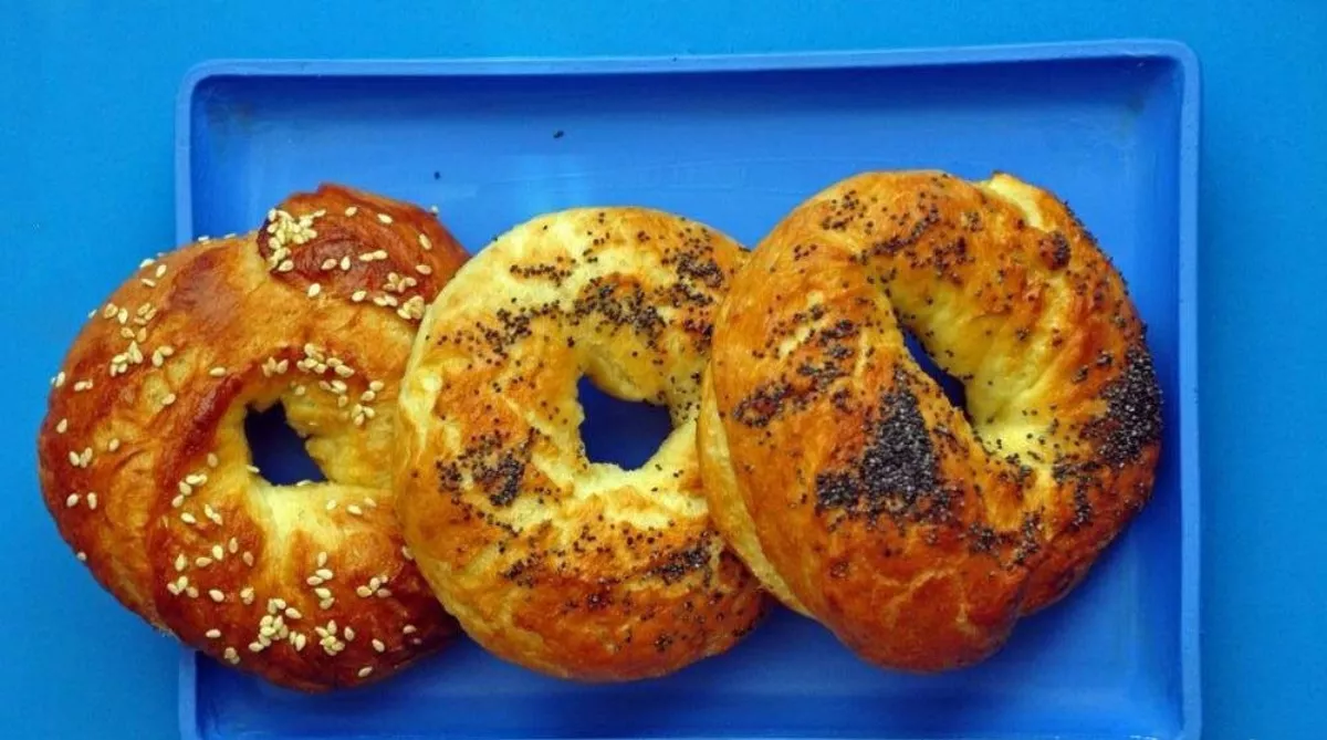 Beigelles with poppy seeds