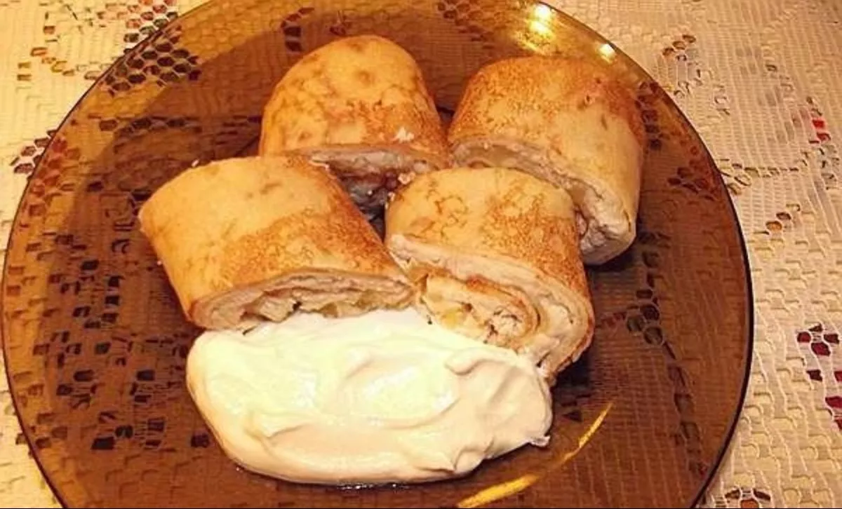 Pancakes stuffed with chicken and mushrooms