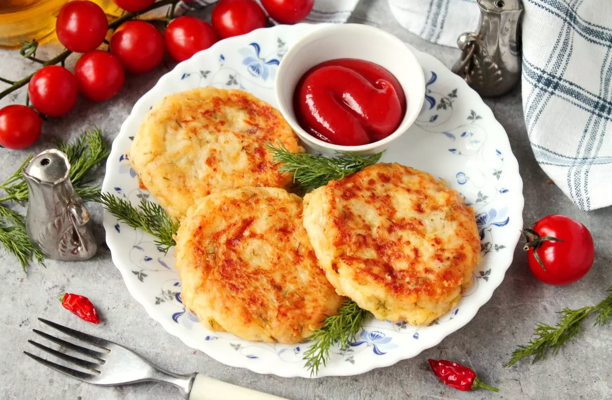 Potato cutlets with cheese and ham