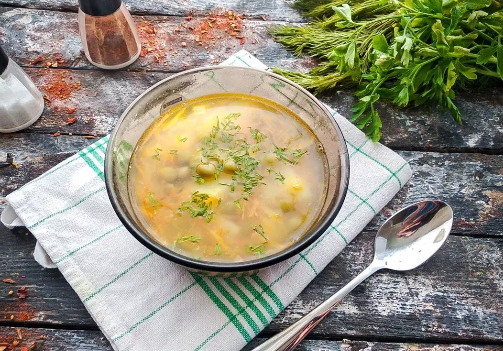 Potato soup with green peas