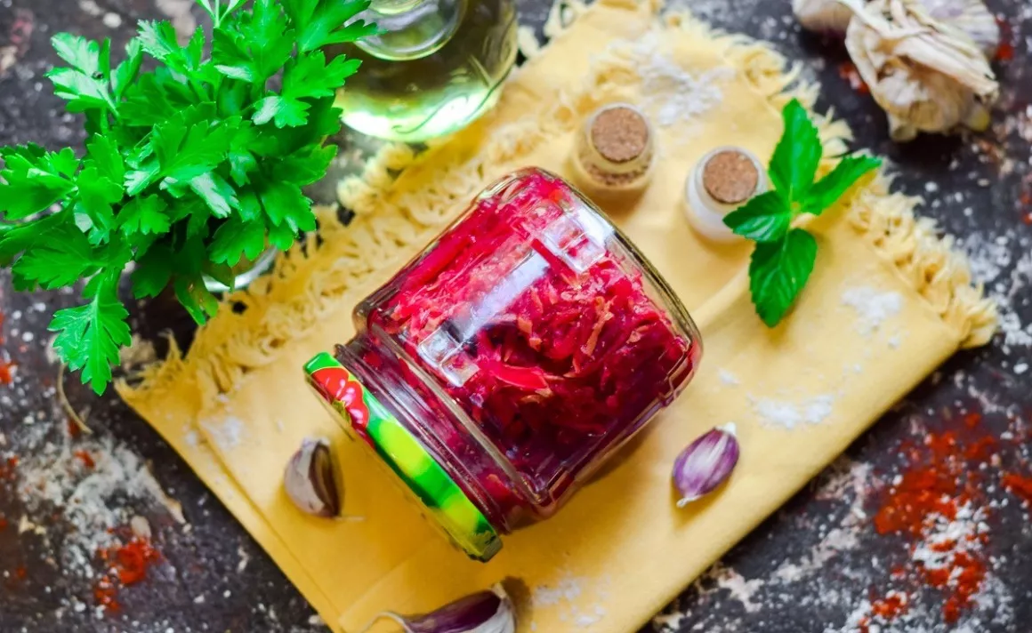 Beetroot salad with zucchini