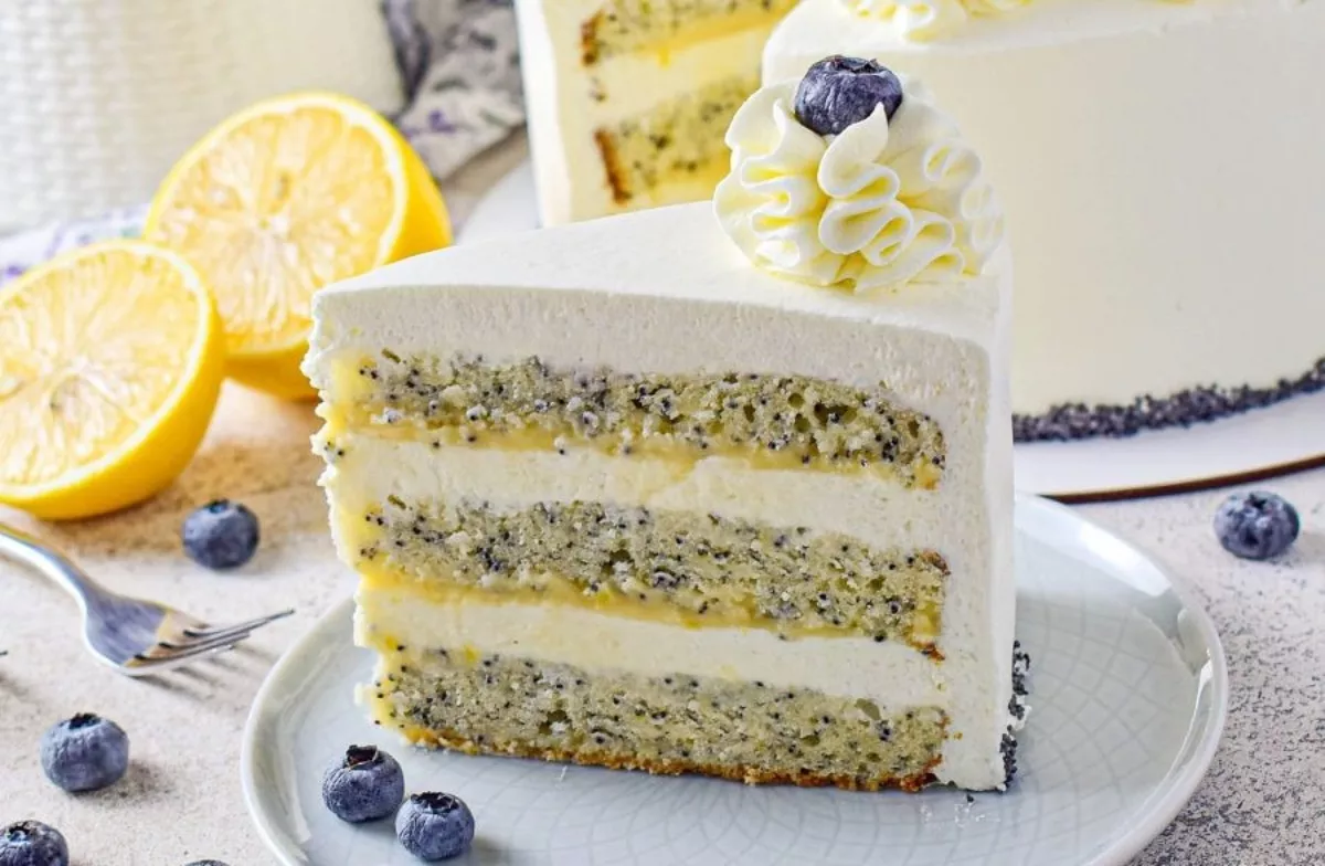 Lemon poppy cake