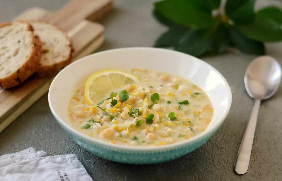 Lemon soup with rice