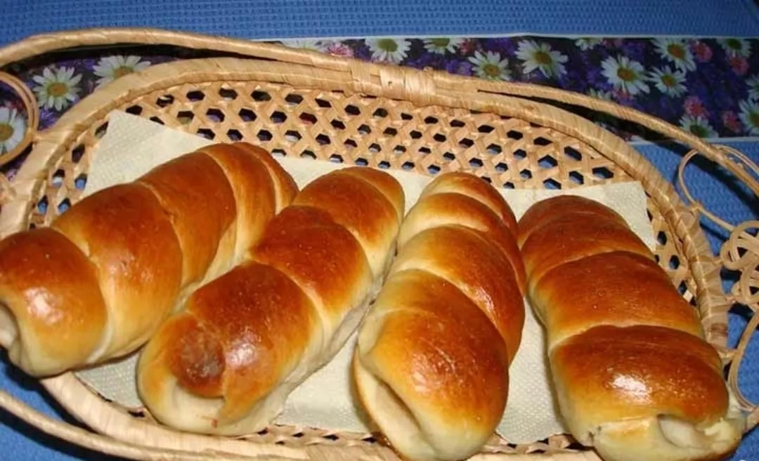 Sausages in dough without yeast