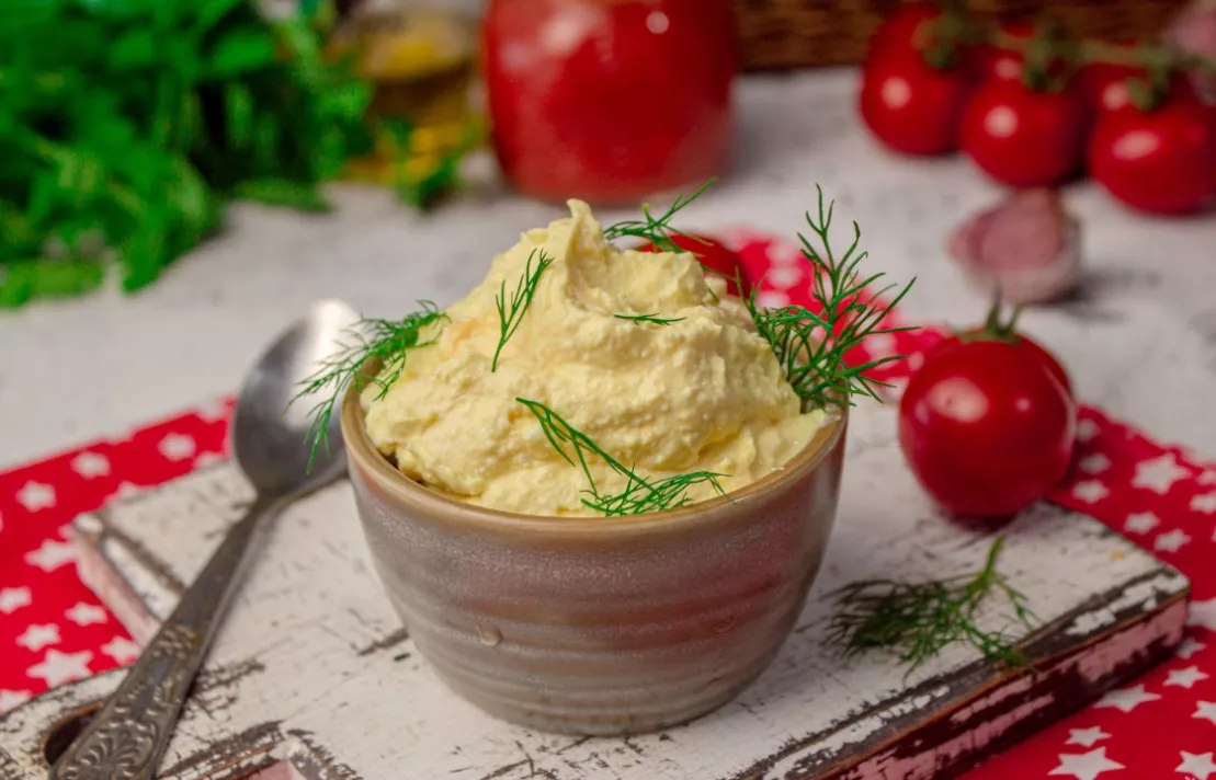 Dietary mayonnaise with cottage cheese