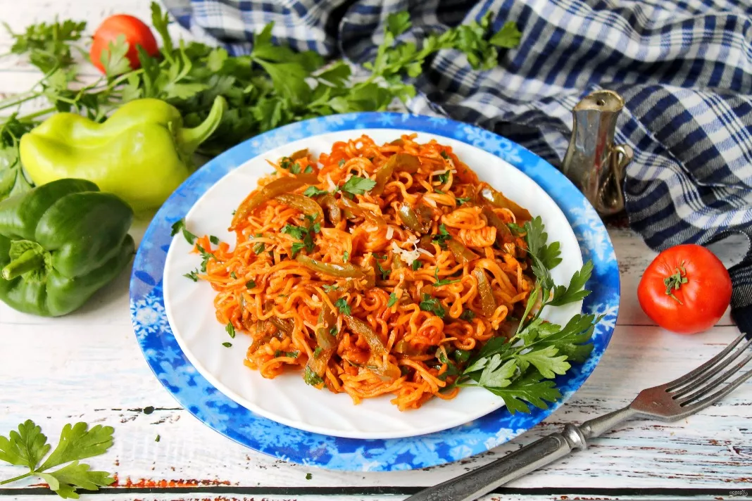 Quick to prepare vermicelli with bell pepper and onions