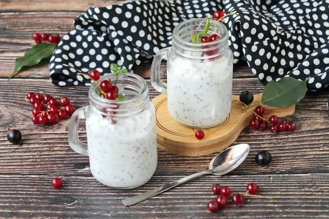 Yogurt with chia seeds