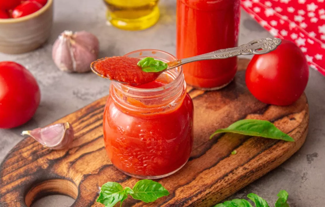 Ketchup with basil for the winter