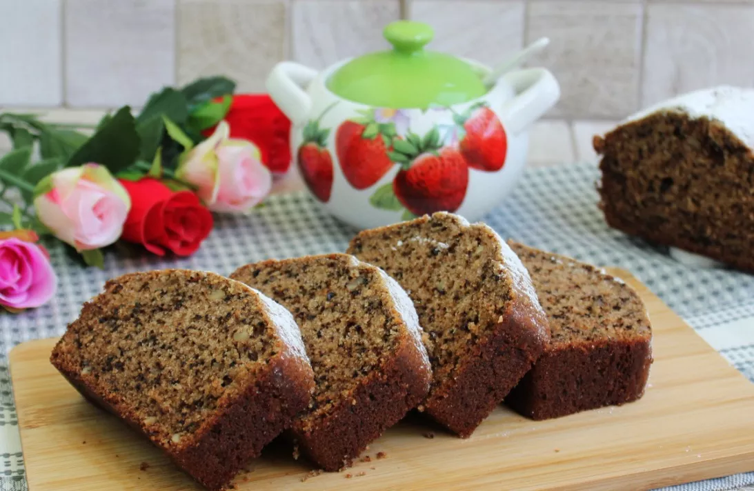 Muffin with walnuts and cinnamon