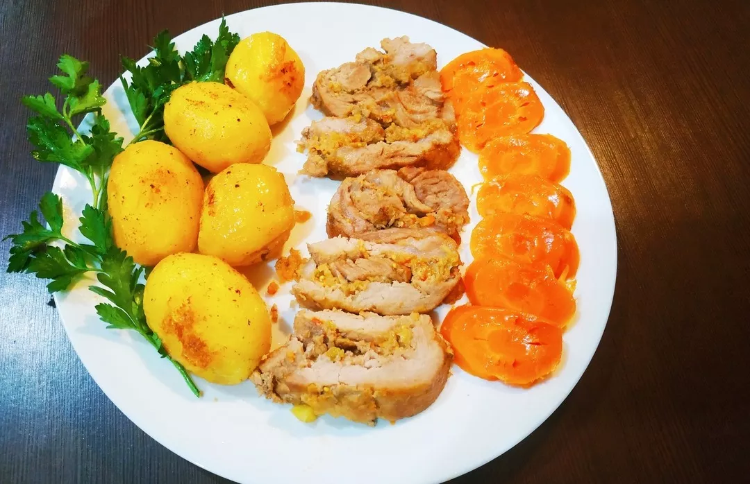 Pork stuffed with apples