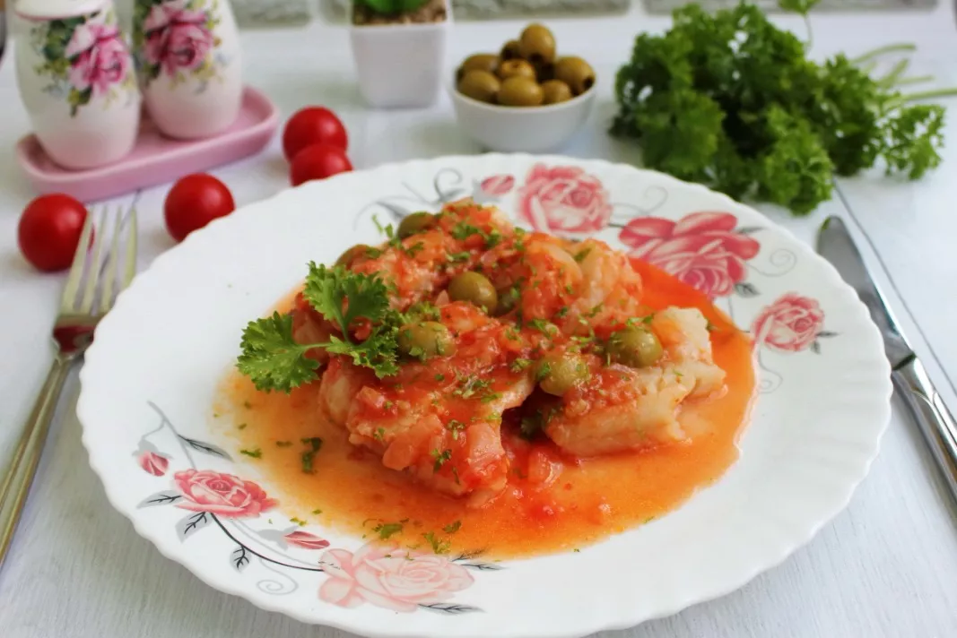 Baked cod with tomatoes and olives