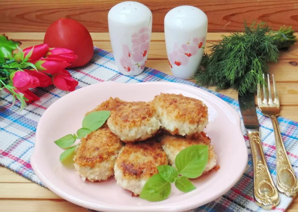 Pork cutlets with cheese and dill