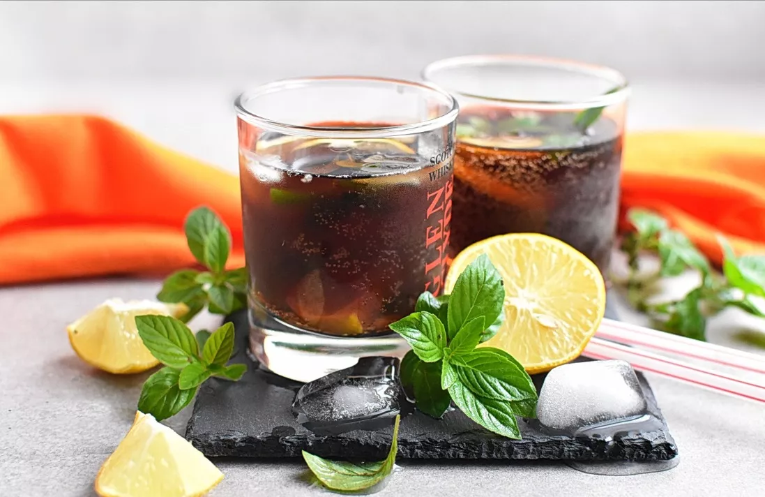 Cola cocktail