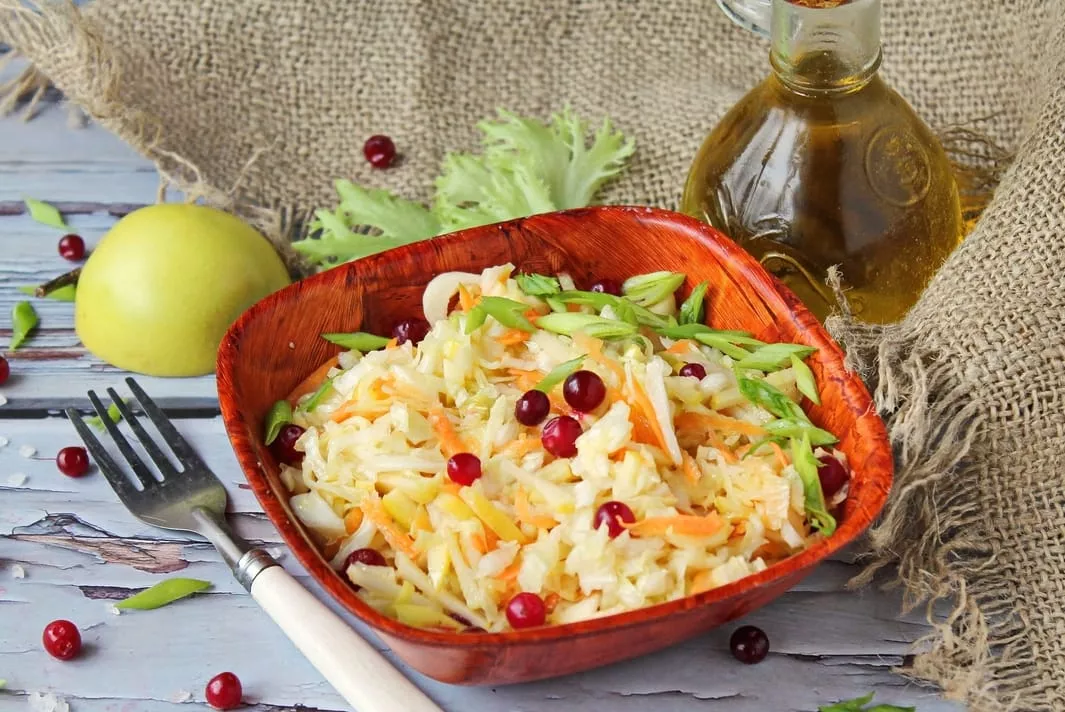 Cabbage salad with cranberries and apples