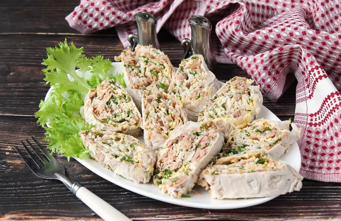 Lavash roll with tuna and egg