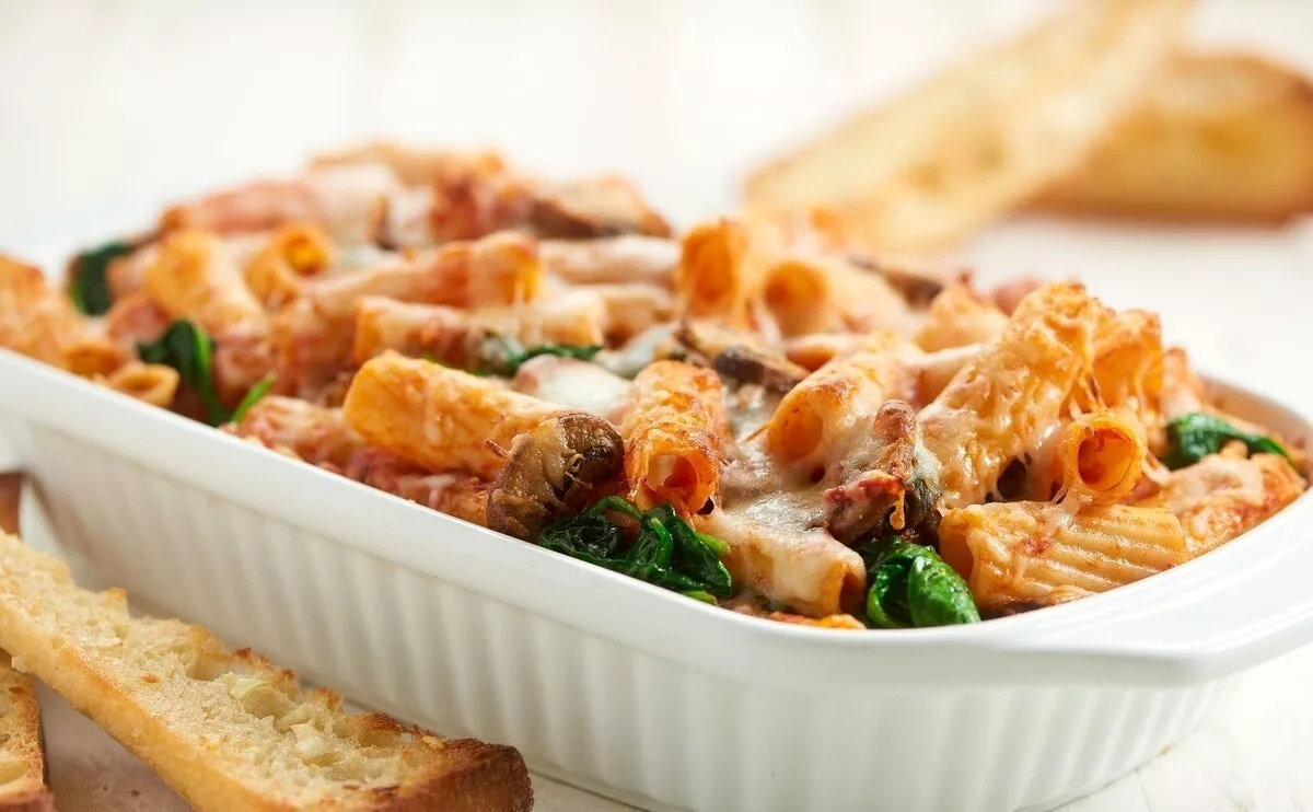 Pasta casserole with mushrooms and spinach