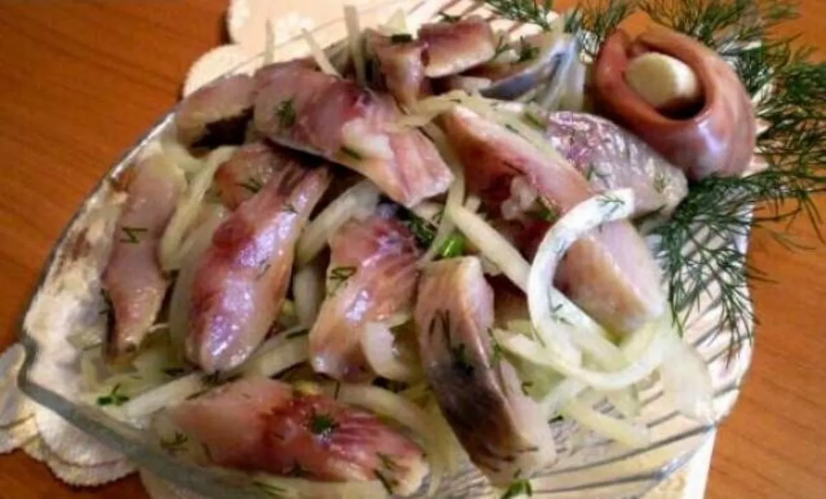 Pickled herring with onions