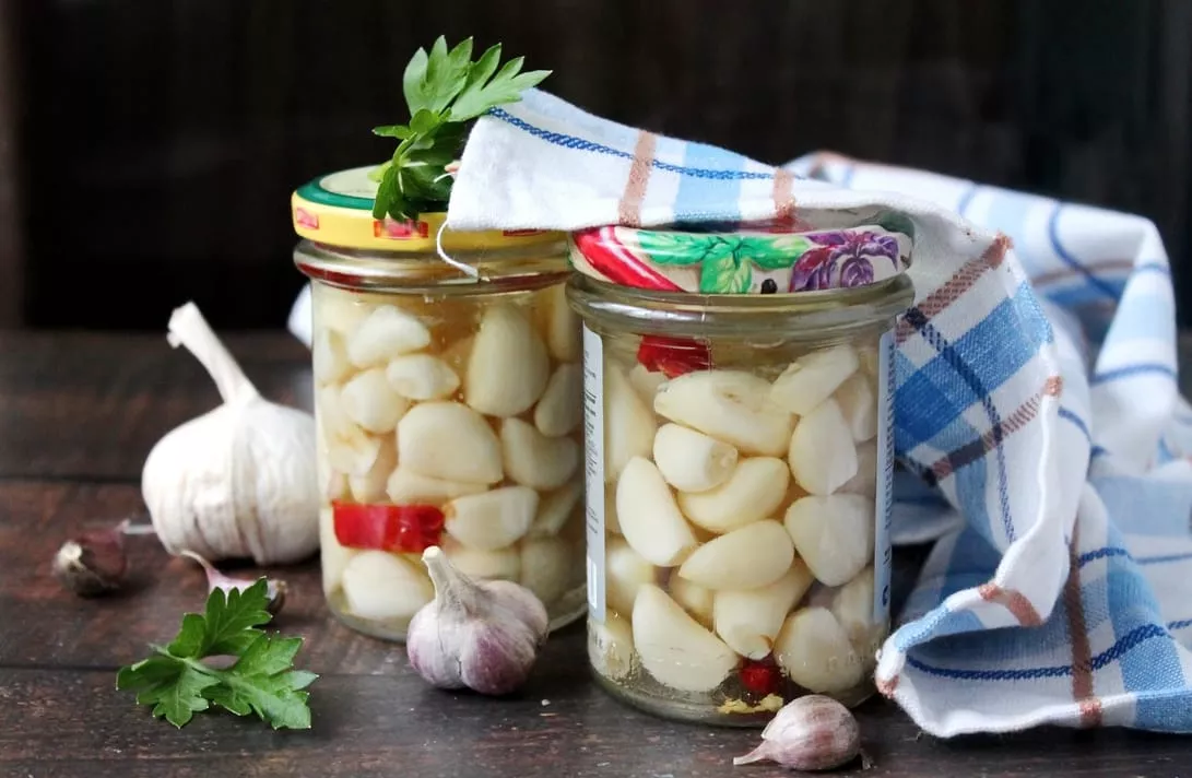 Pickled garlic with chilli pepper