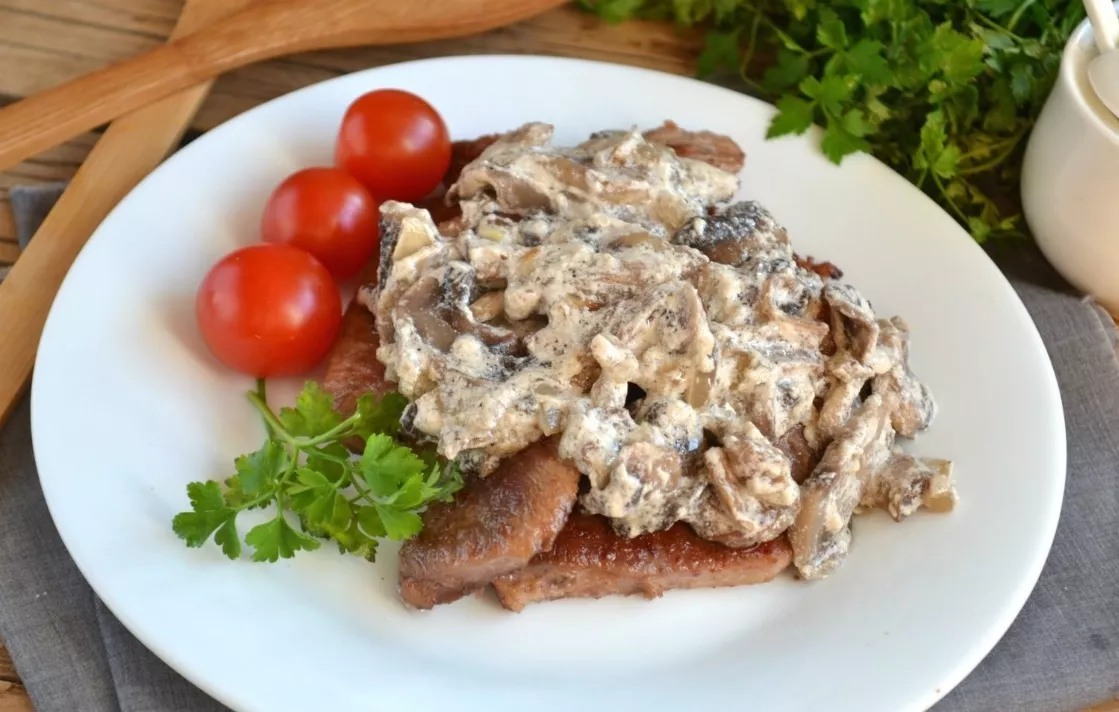 Meat with mushroom sauce