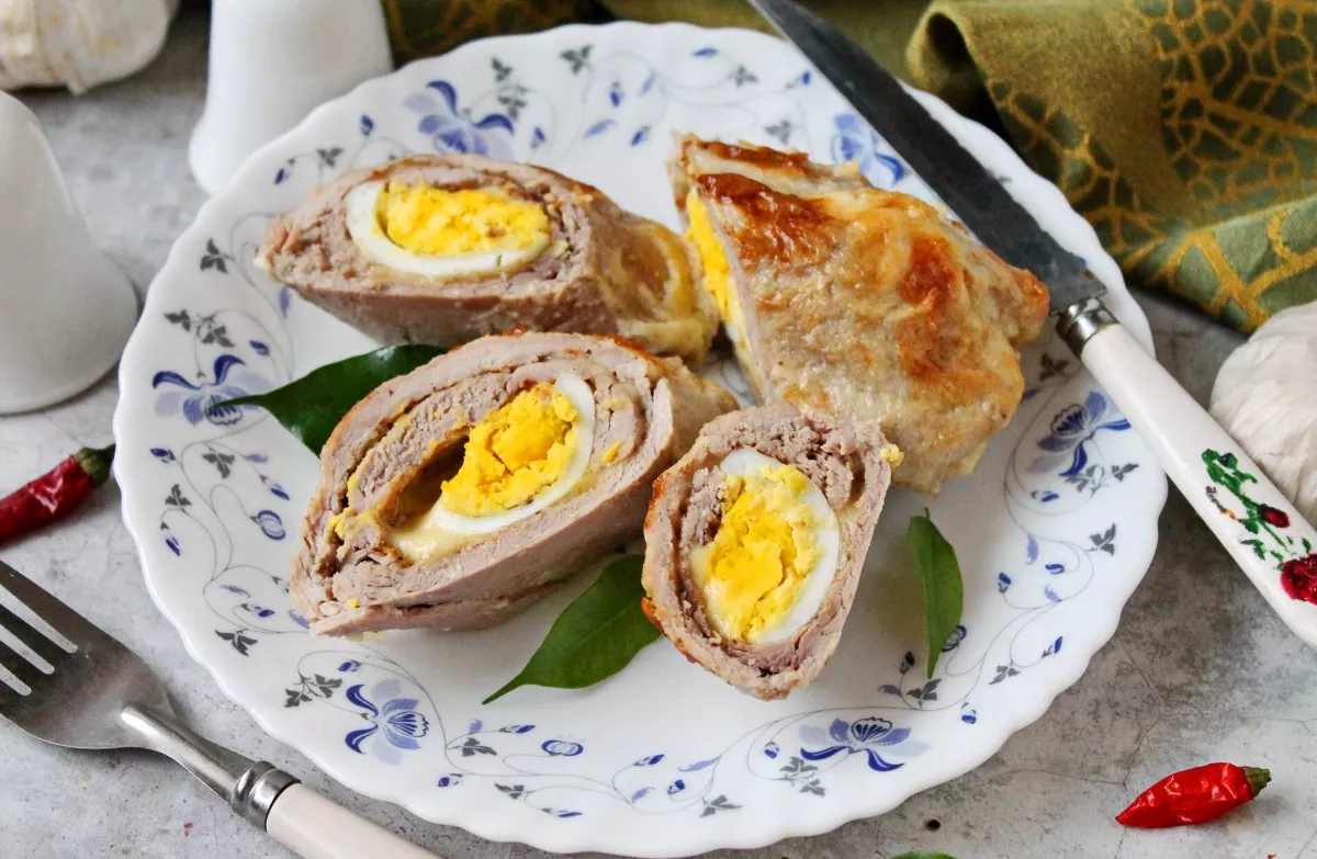 Meat pie with egg and cheese