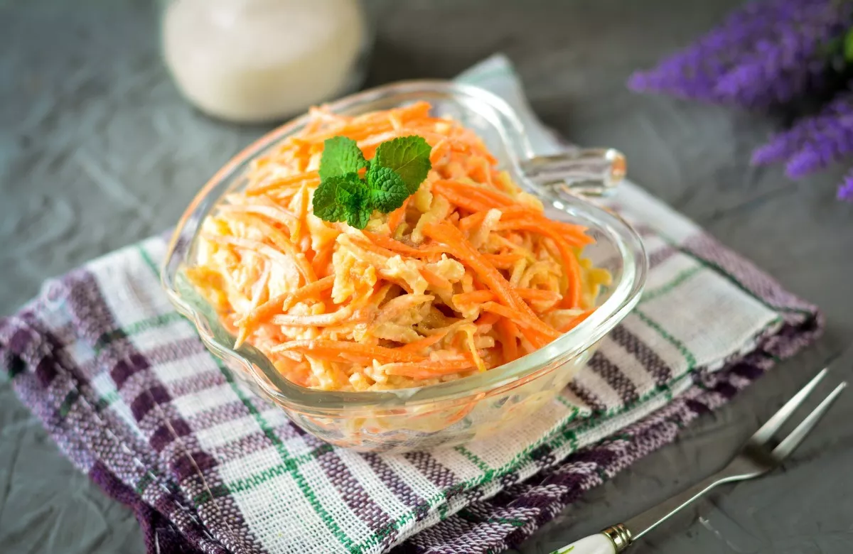 Carrot and apple salad with sour cream