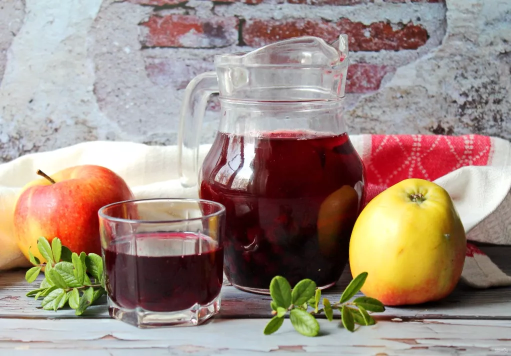 Apple compote with blueberries