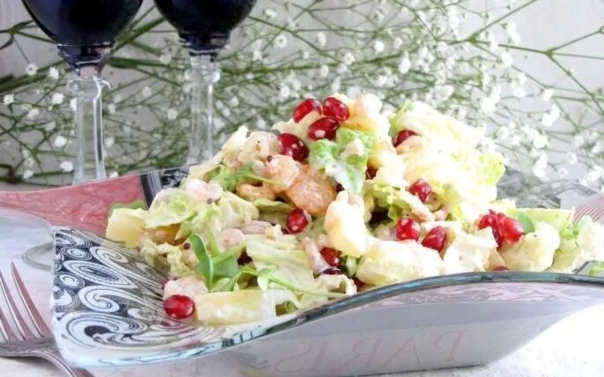 Peking cabbage salad with shrimp