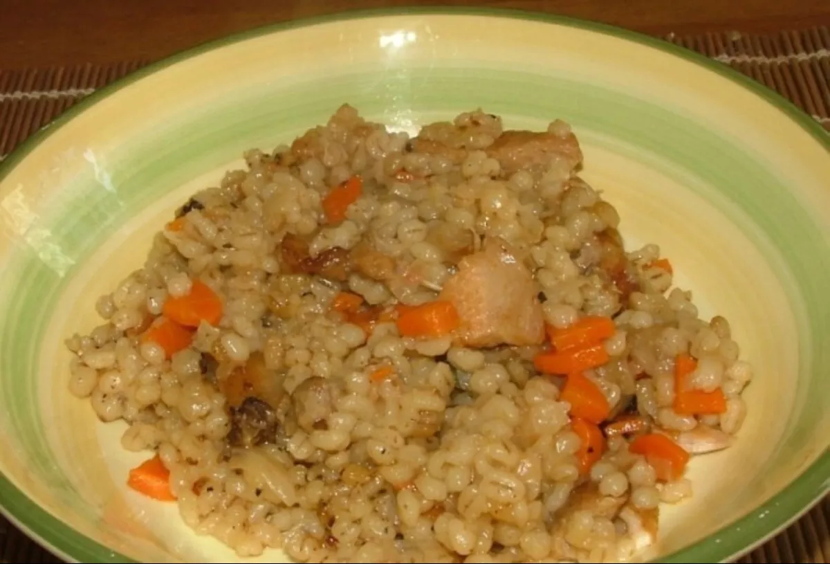 Pearl barley porridge with meat