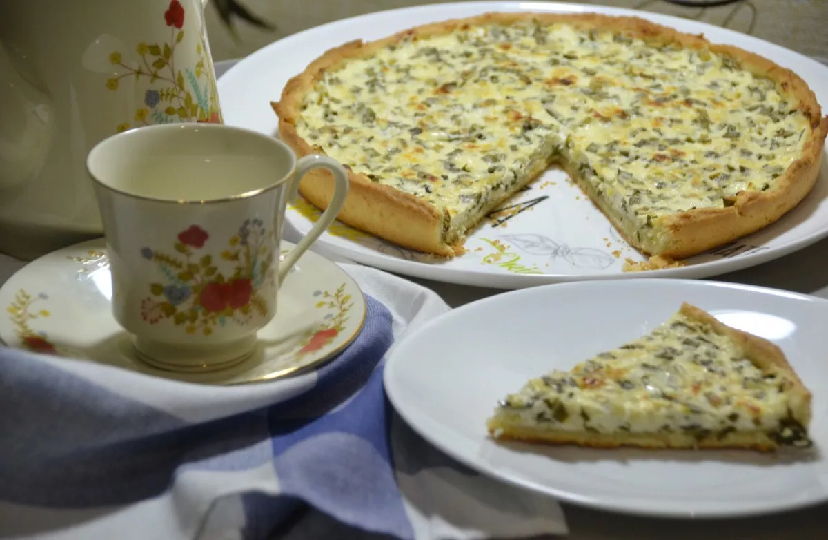 Pie with onion letters and cottage cheese