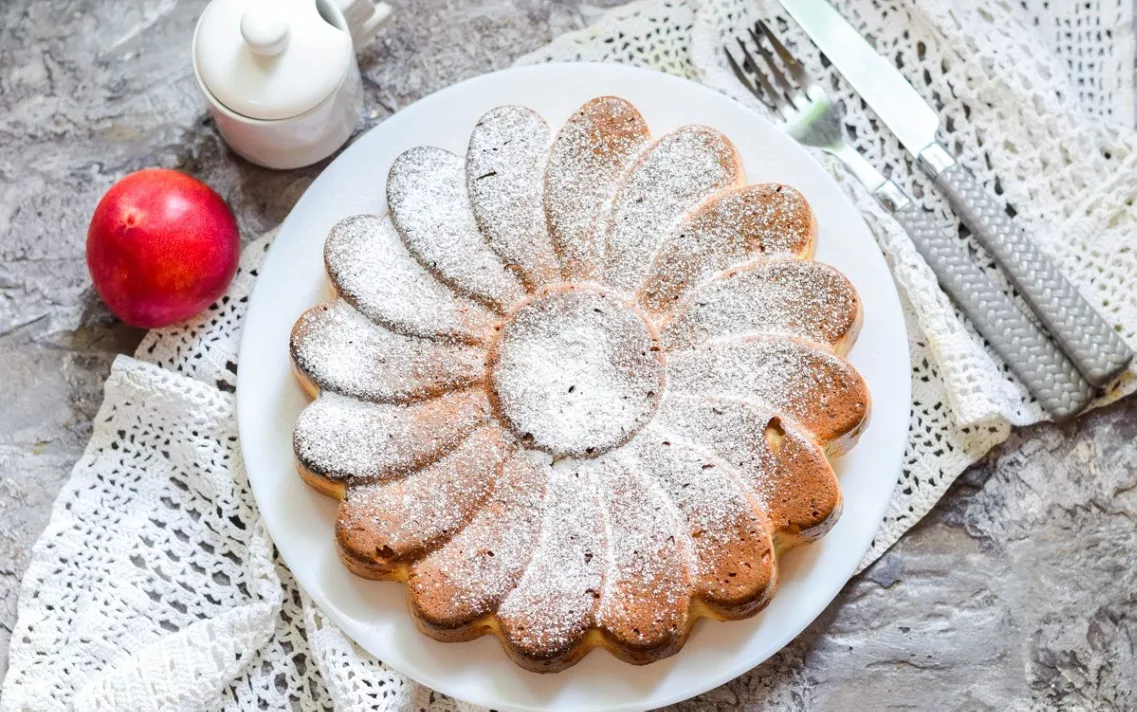 Cake with cottage cheese and nectarines