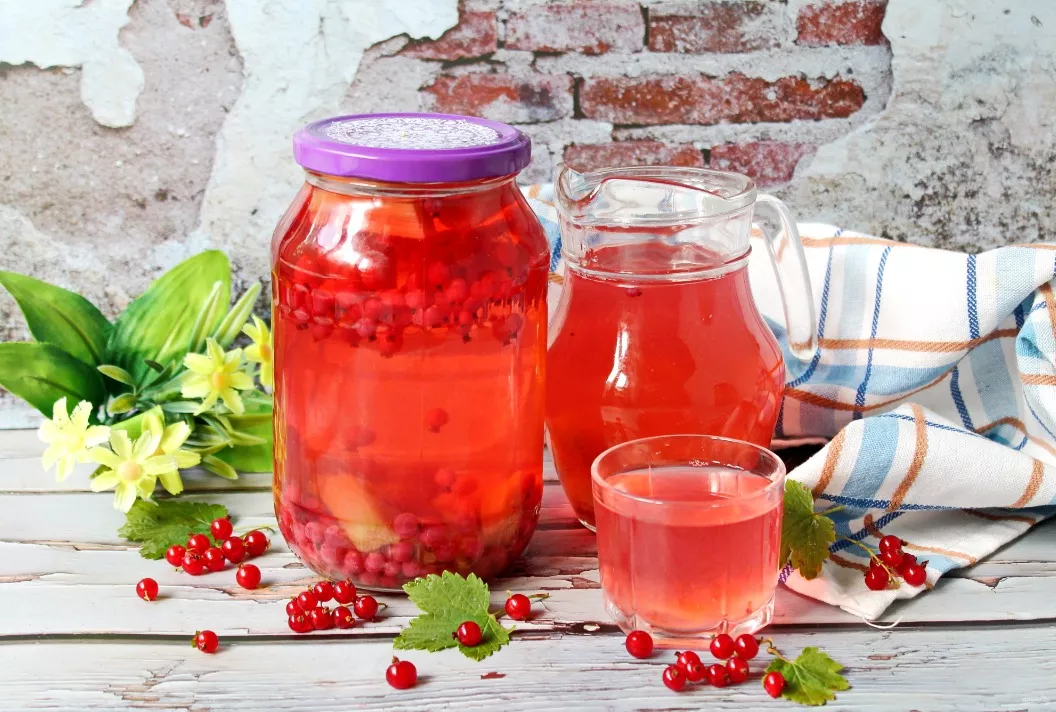 Compote of rhubarb and red currant