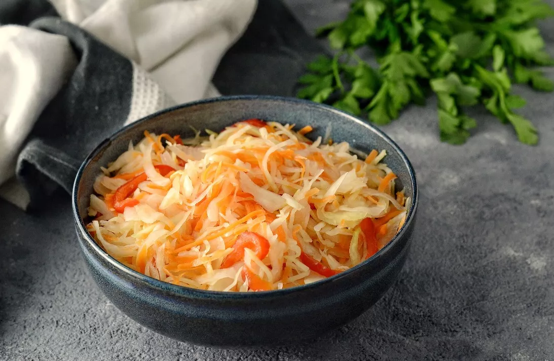 Sauerkraut with bell peppers for the winter