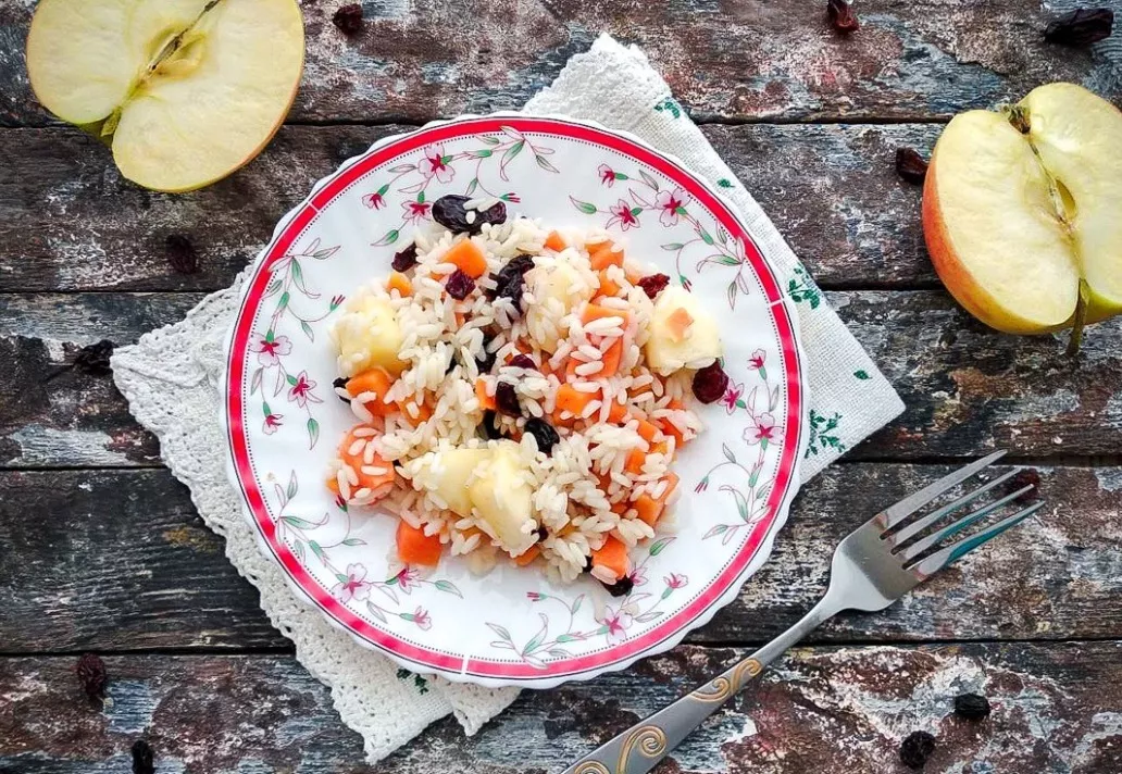 Rice with pumpkin and apples