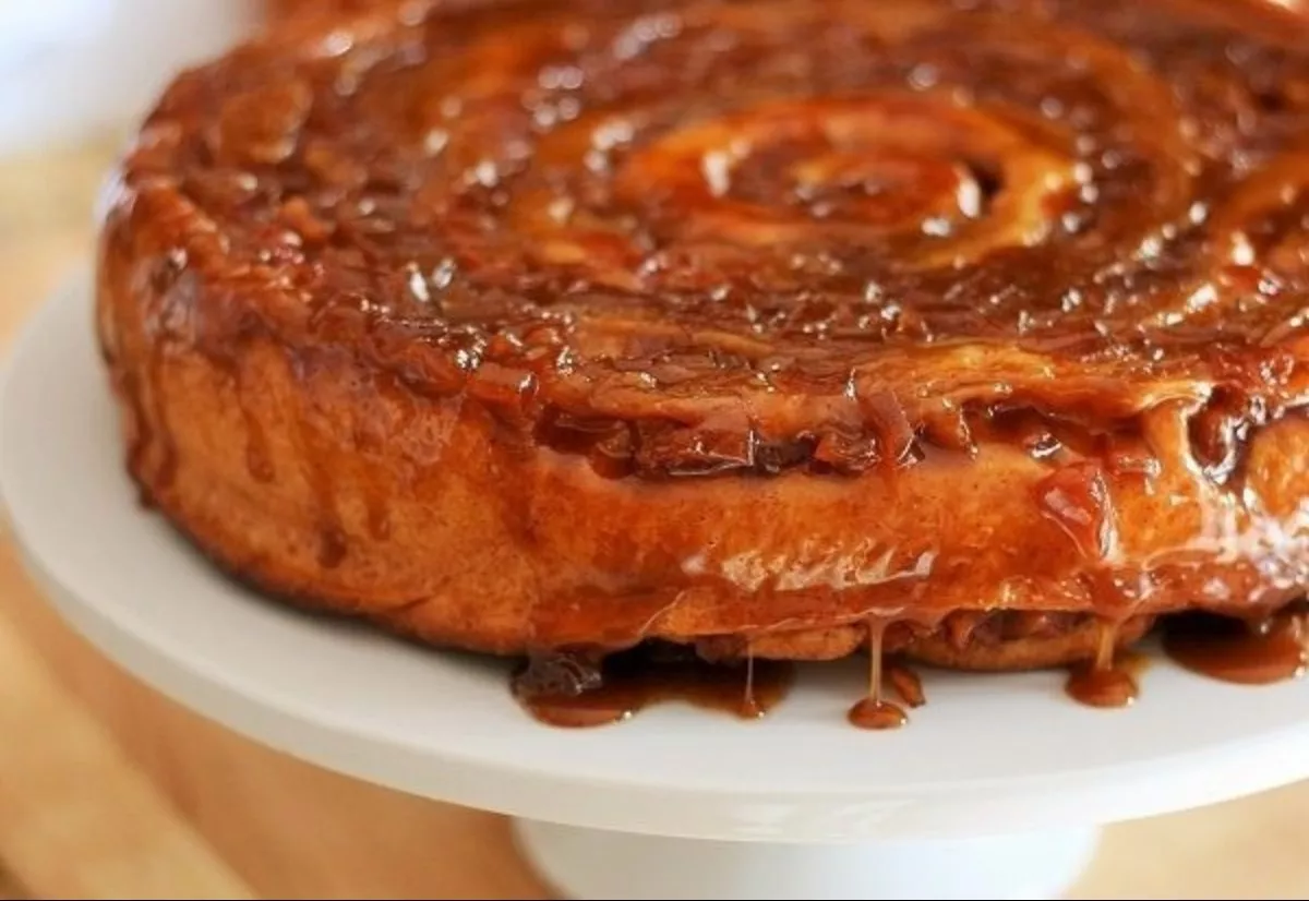 Sweet cake from yeast dough