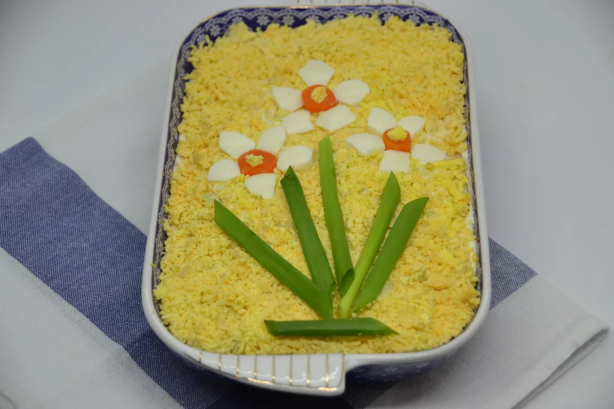 Narcissus salad with crab sticks