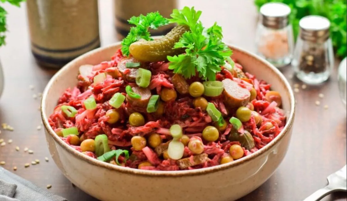 Salad with beets and pickled cucumbers