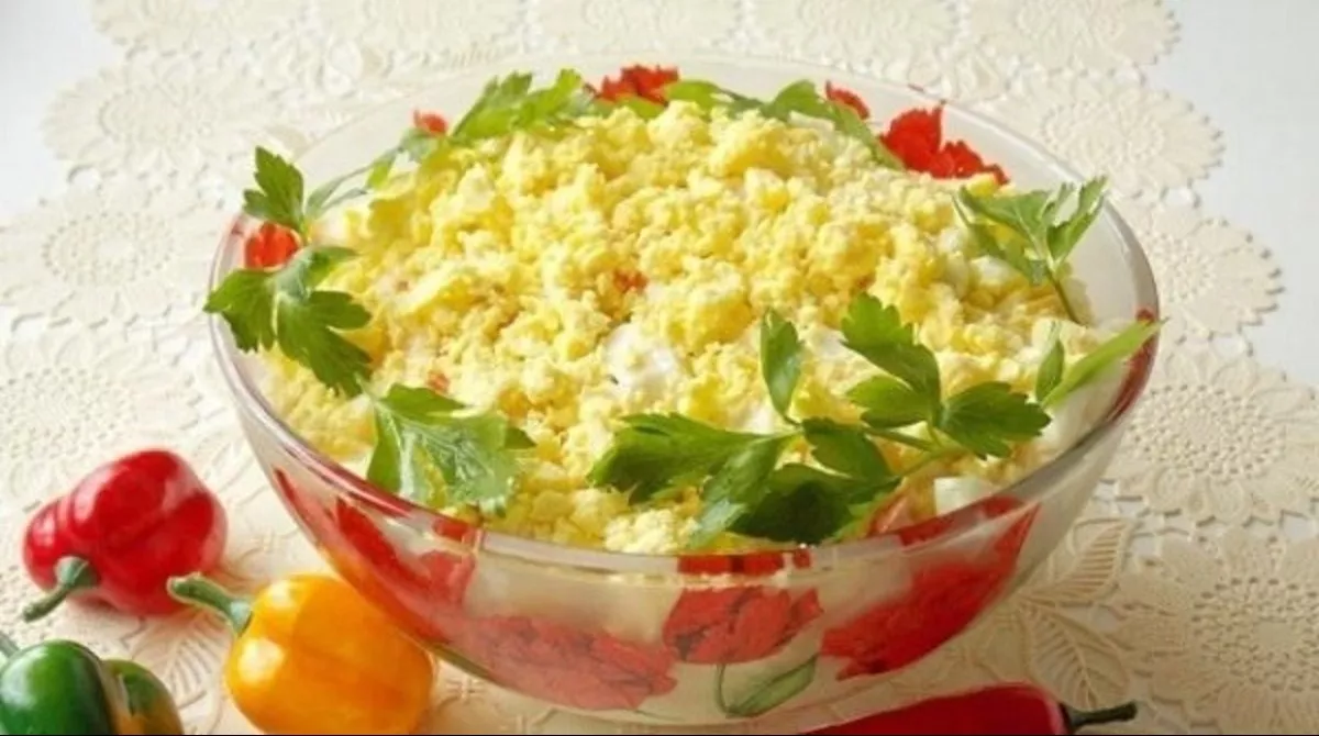 Salad with egg and crab sticks