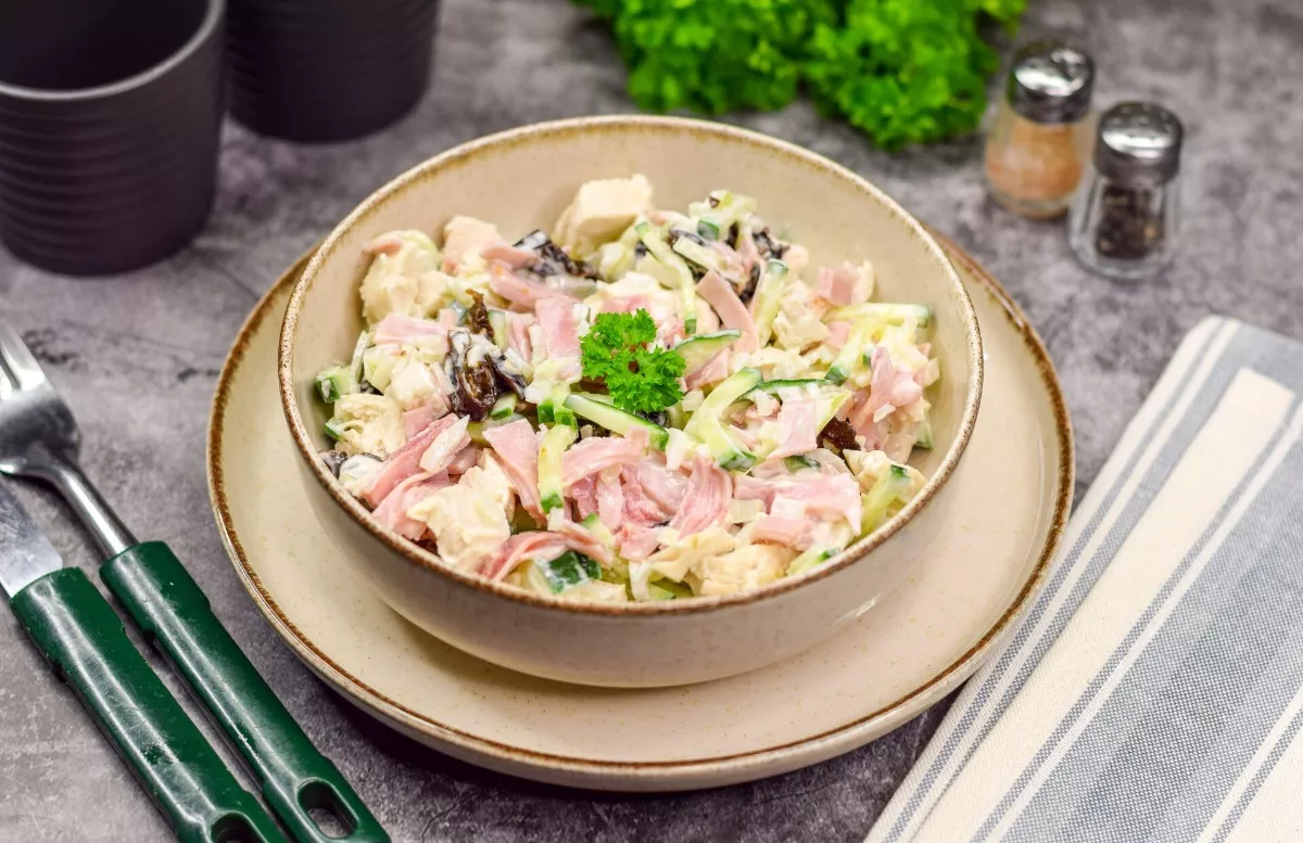 Salad with boiled chicken and ham