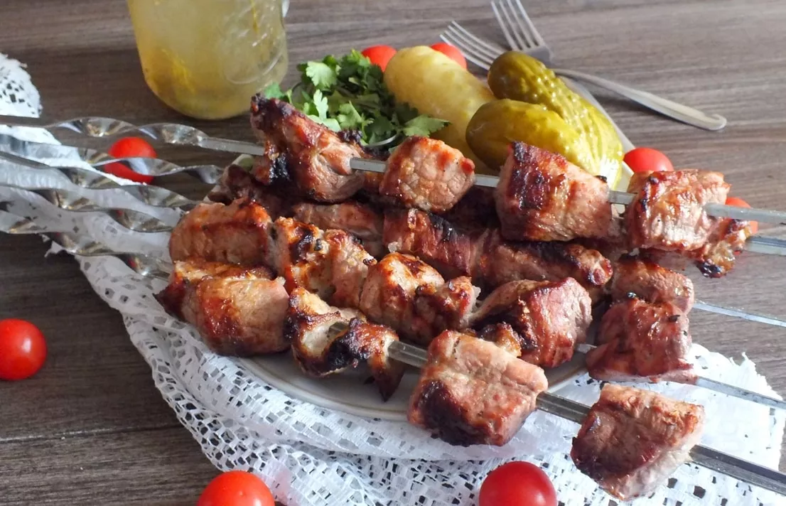 Pickling of barbecue with cucumber marinade