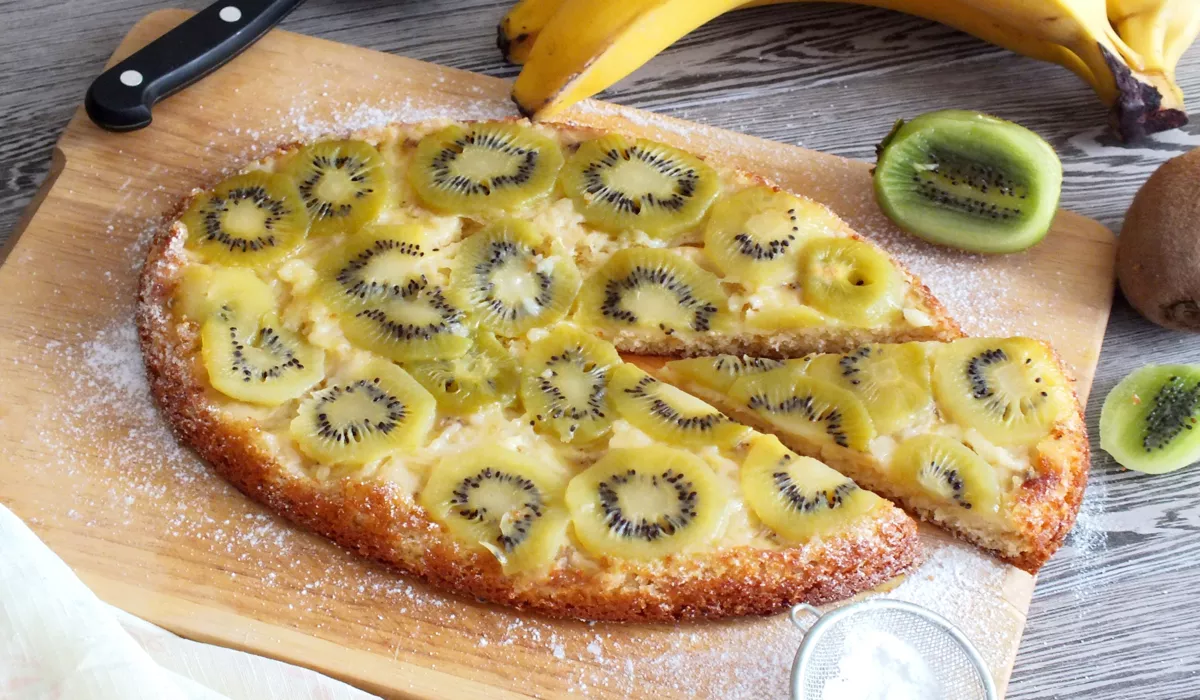 Delicious banana and kiwi cake