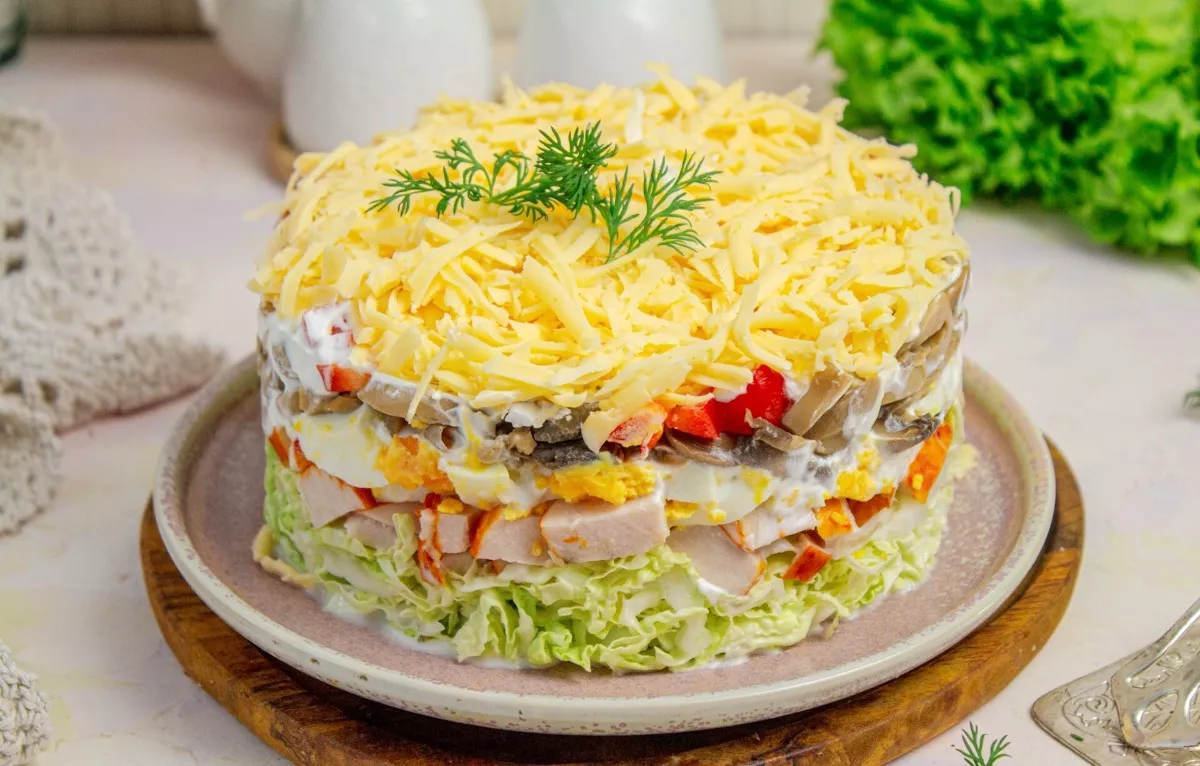 Layered salad with Peking cabbage