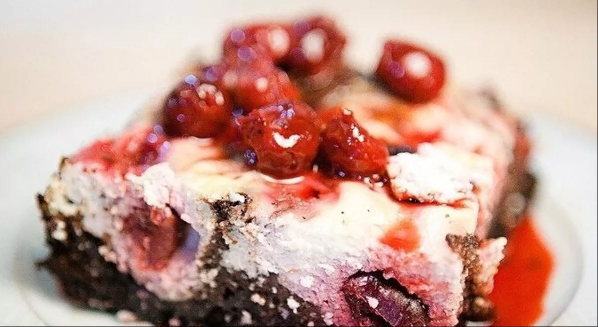 Chocolate cottage cheesecake with cherries