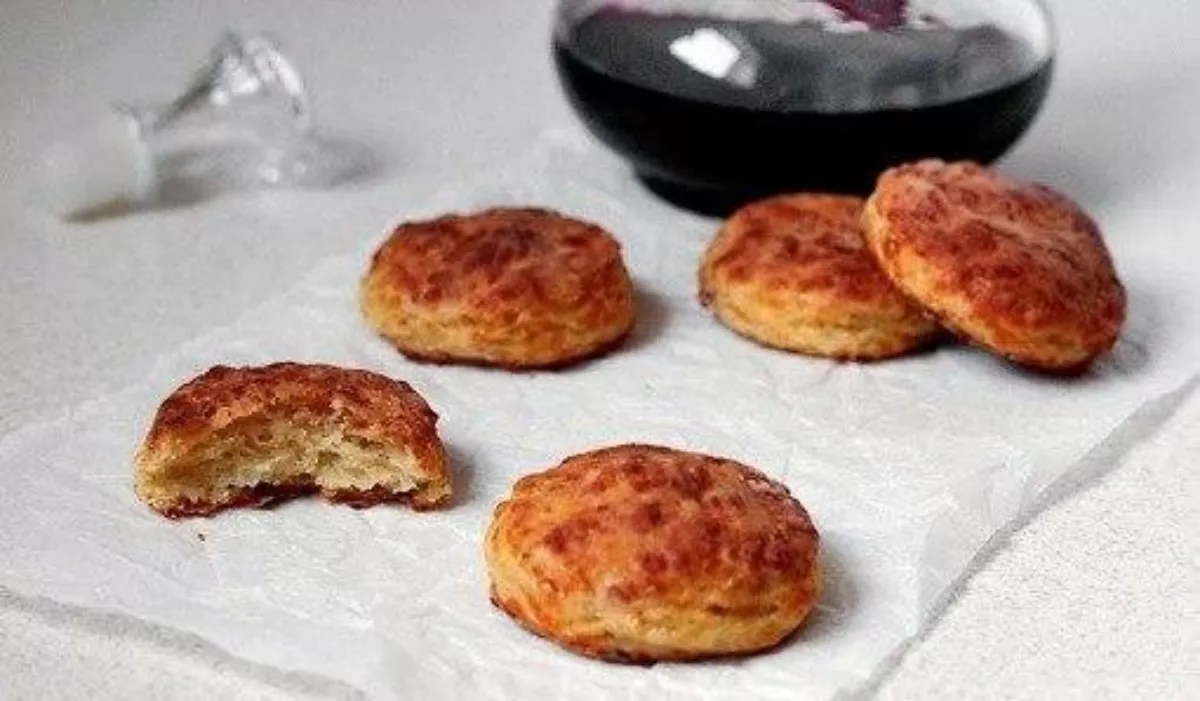 Bacon and cheese cookies