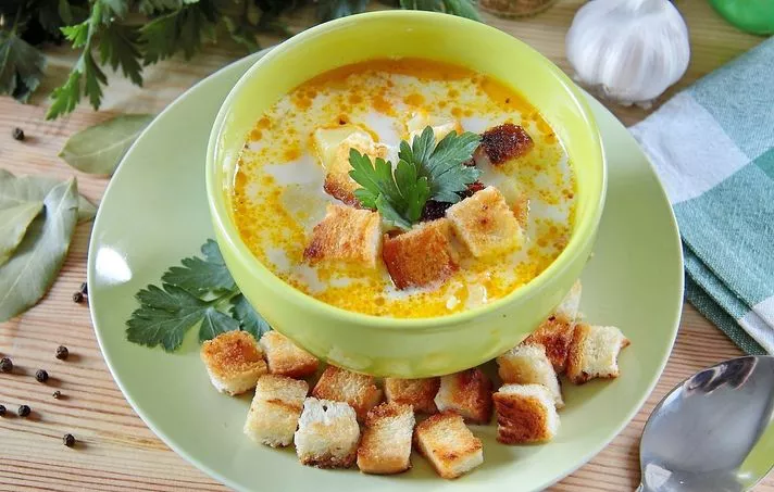 Soup with chicken, rice and melted cheese