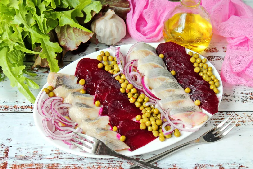 Salted herring, beetroot and pea appetizer