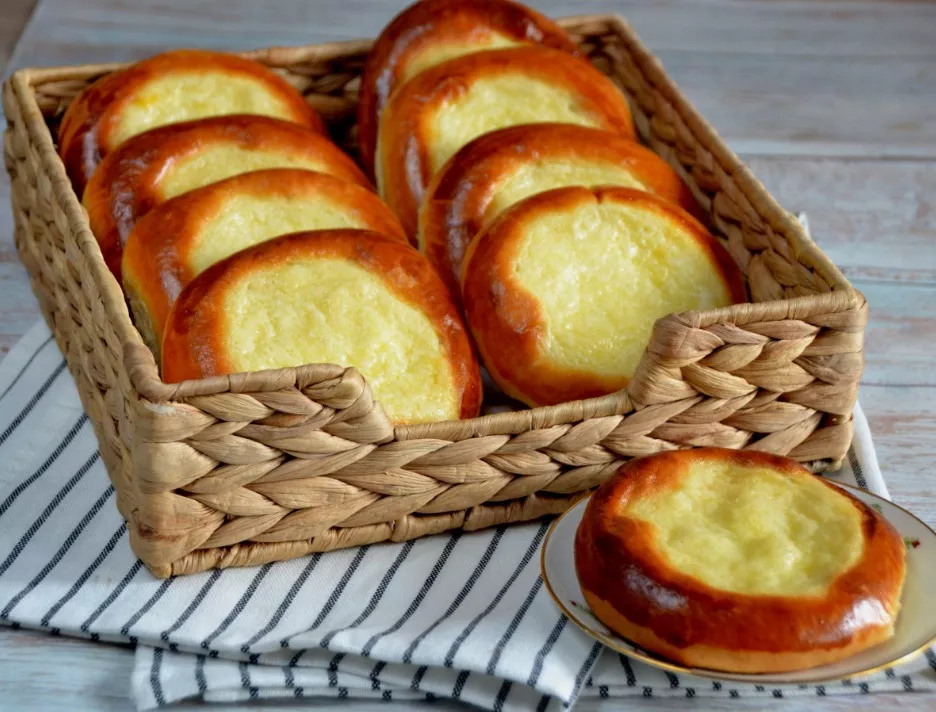 Cheesecakes with sour cream filling