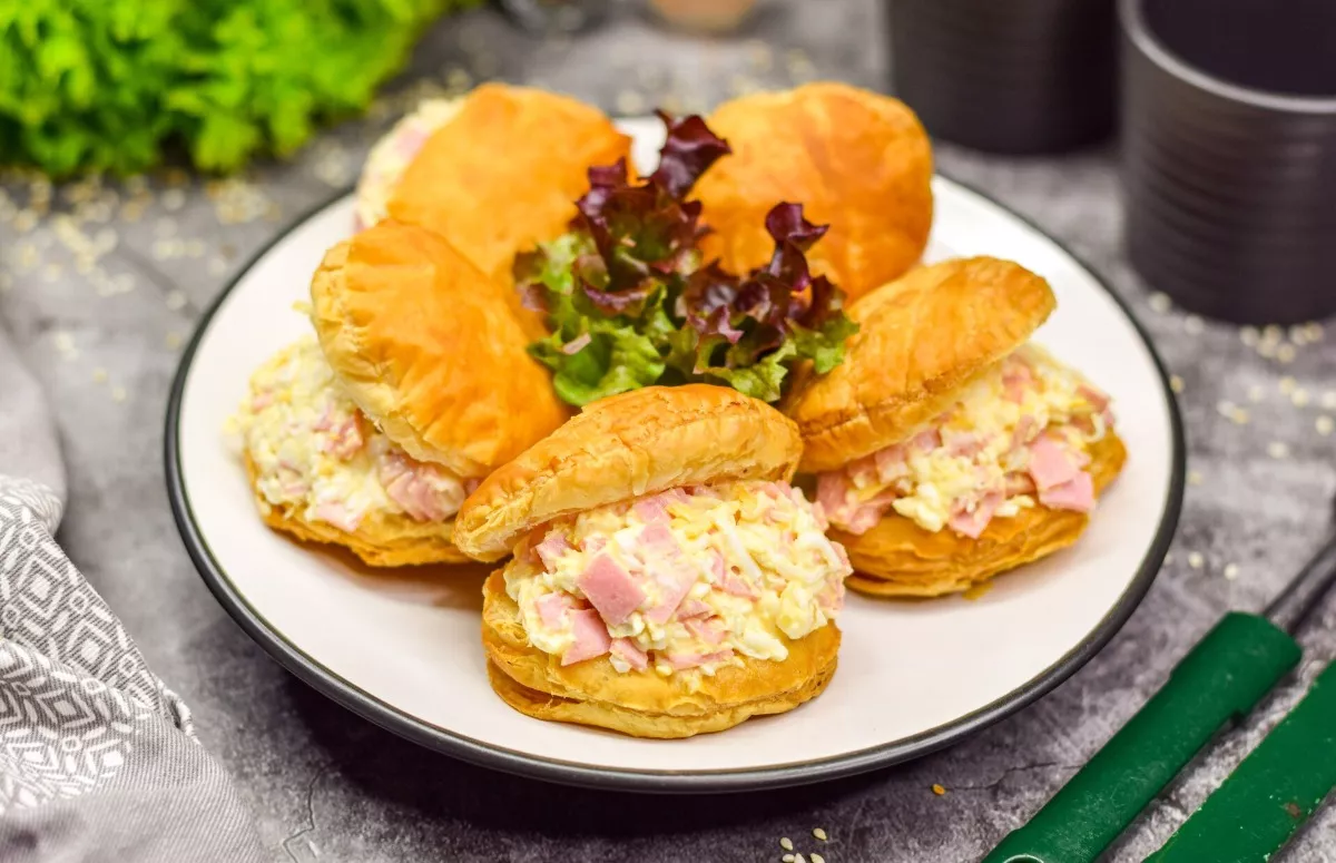 Snack Shells from puff pastry with filling