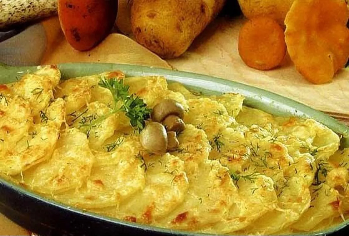 Casserole with potatoes and mushrooms